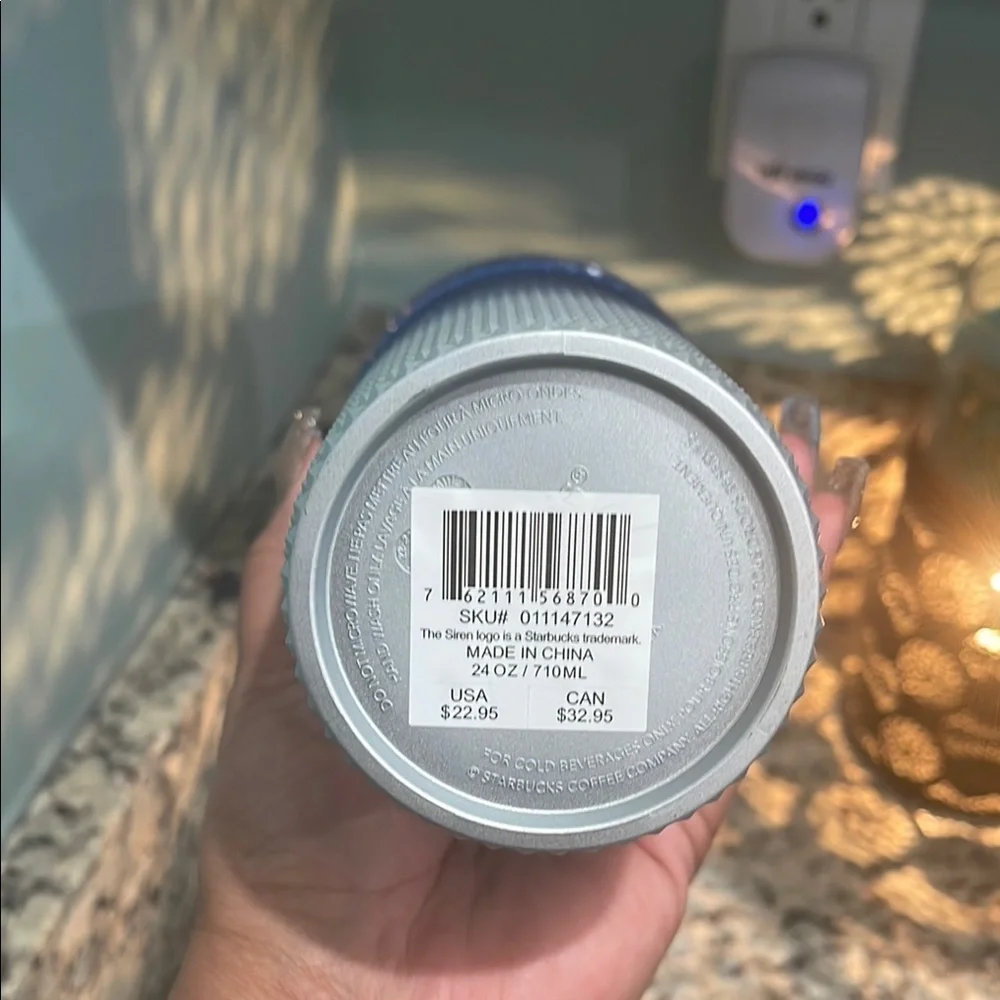 Starbucks Holiday 2023 Icy Blue Silver Venti Studded Cold Cup Ombre Icicle
